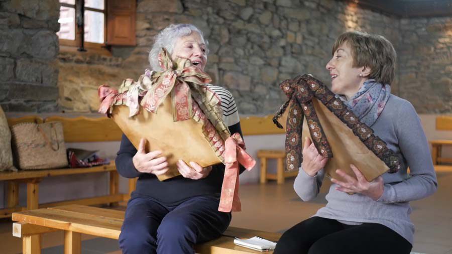 Tocando el pandero Tsaciana