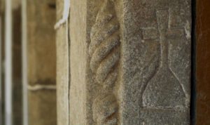 Conversos detalle piedra