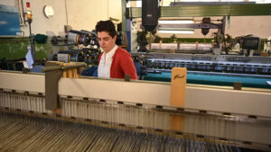 Anudando. Mujeres en el textil